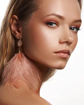 客服与服务支持形象展示